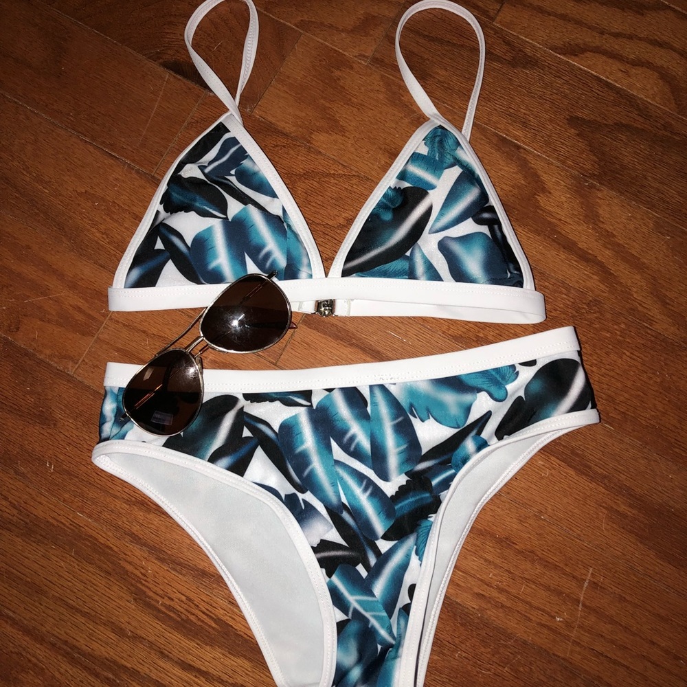 NWOT blue leafy bikini! From CUPSHE!